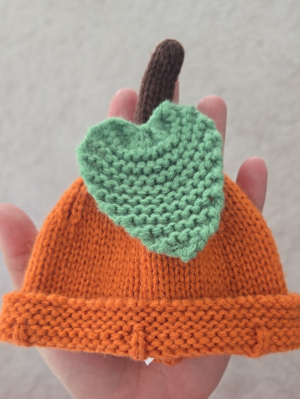 Orange Knit Pumpkin Beanie with Green Leaf - Size:0-6 Months /Newborn